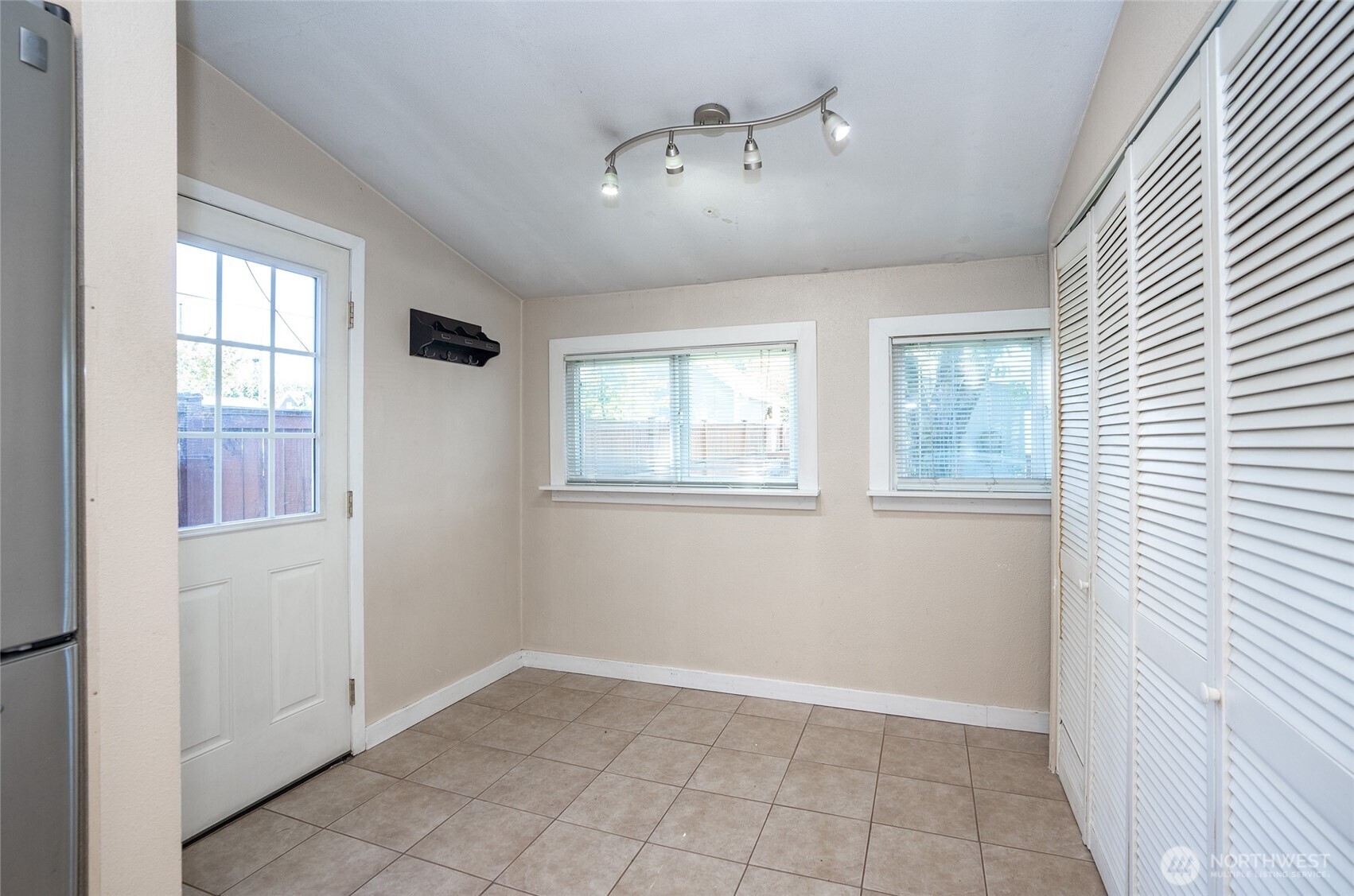 property viewer photo 10