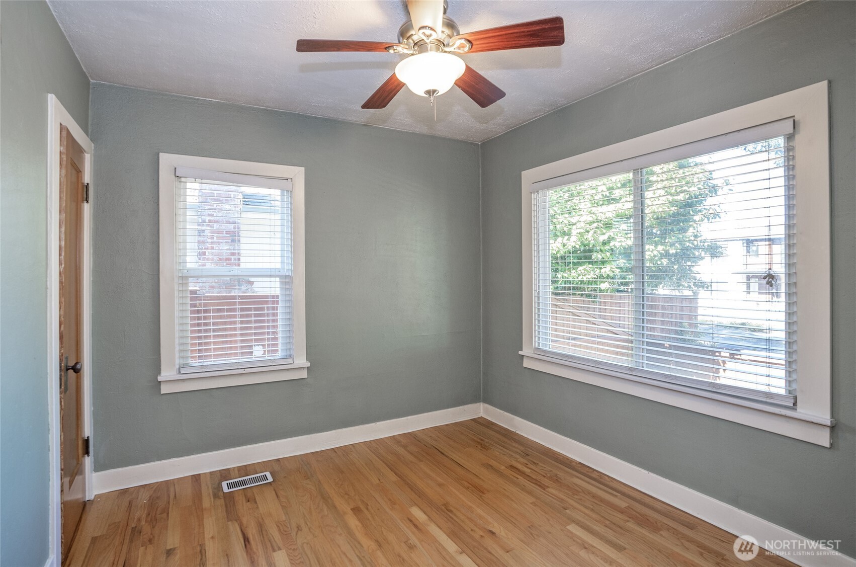 property viewer photo 12