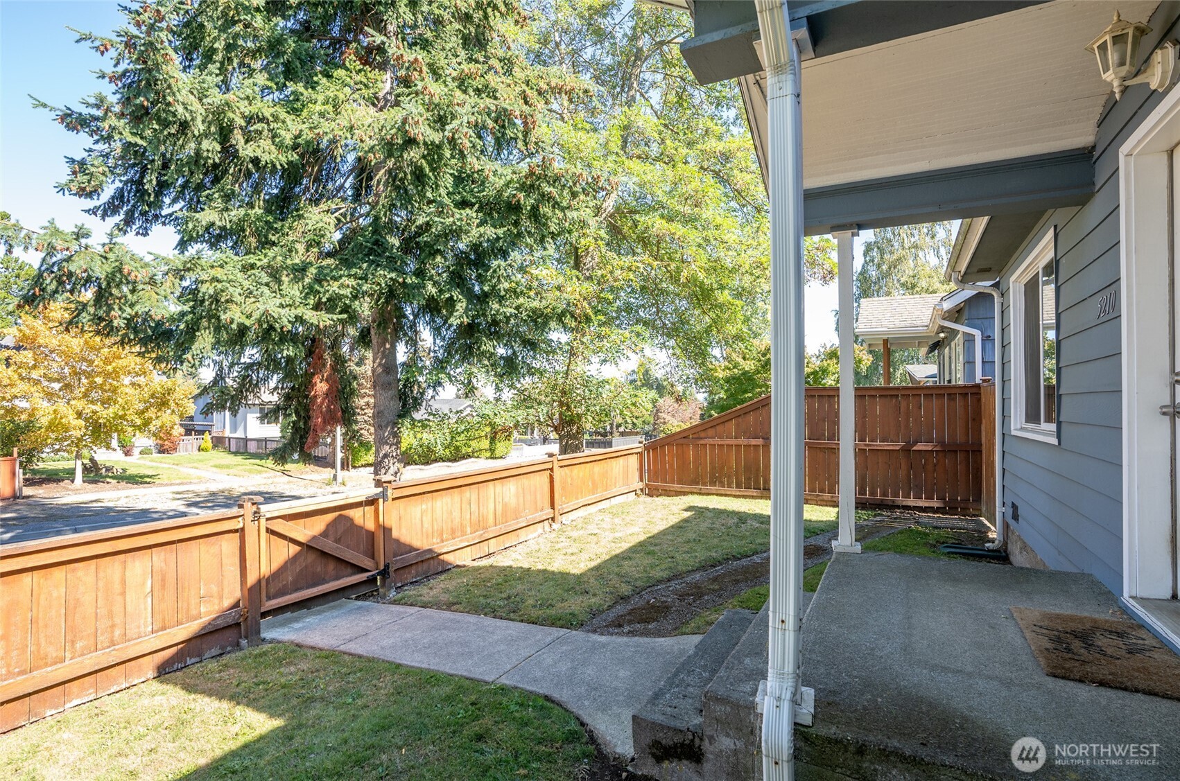 property viewer photo 3