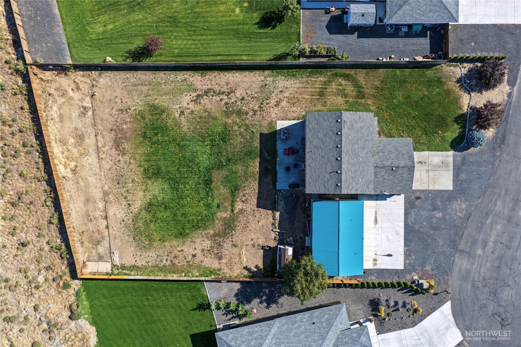 main property photo 32