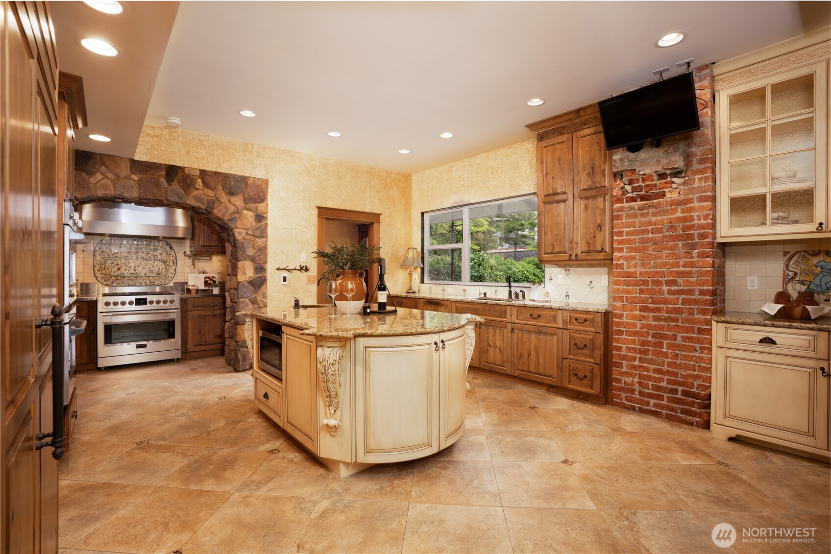 main property photo 19