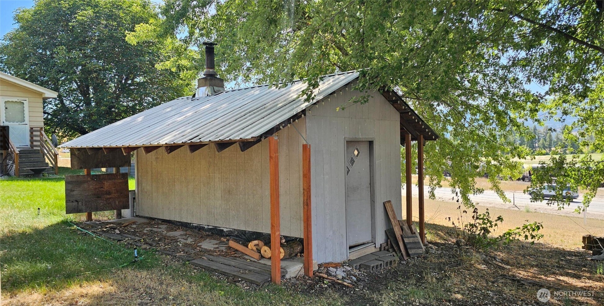 main property photo 28