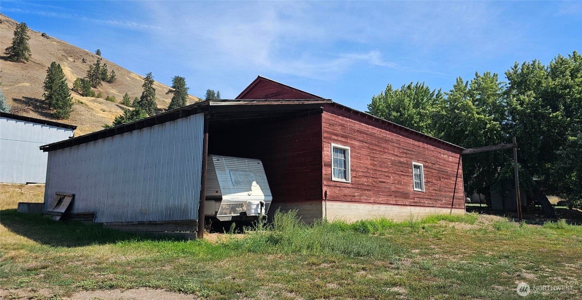 main property photo 30