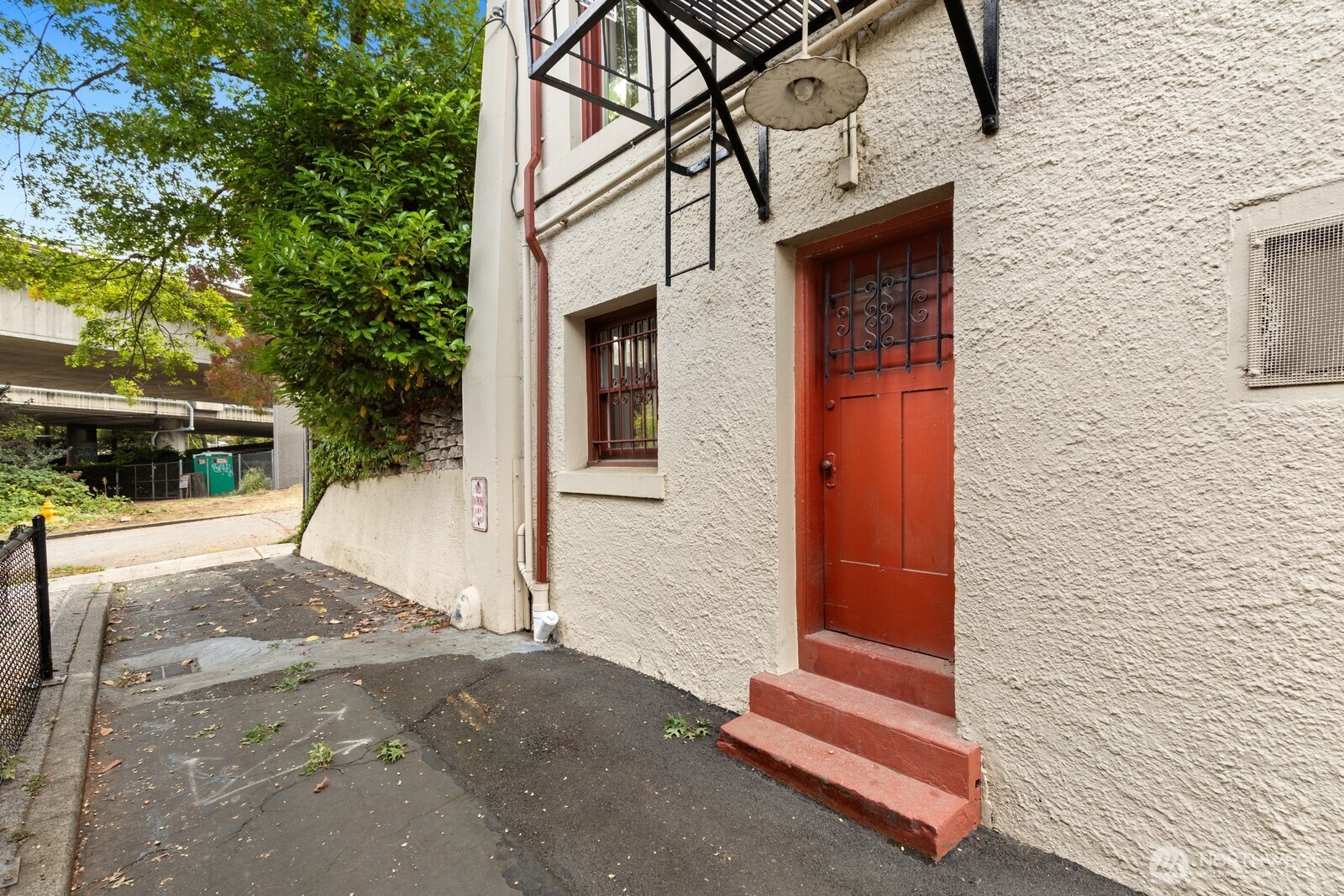 main property photo 18