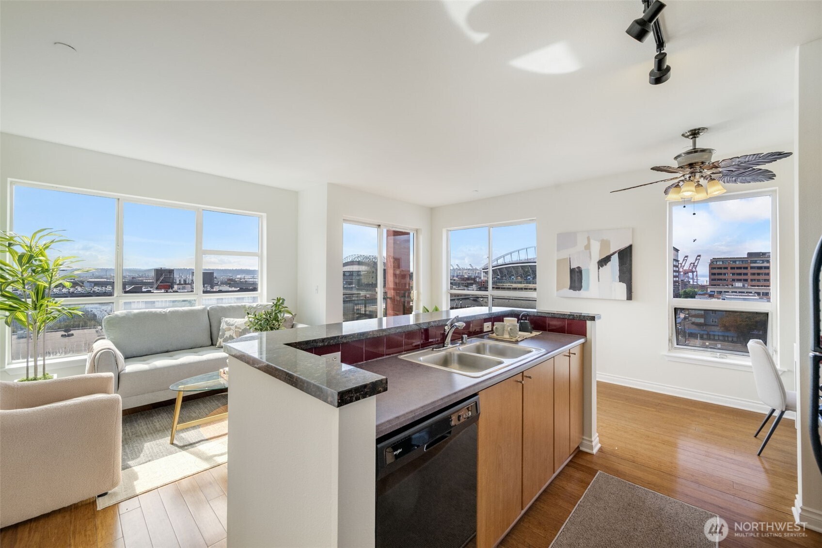 property viewer photo 13