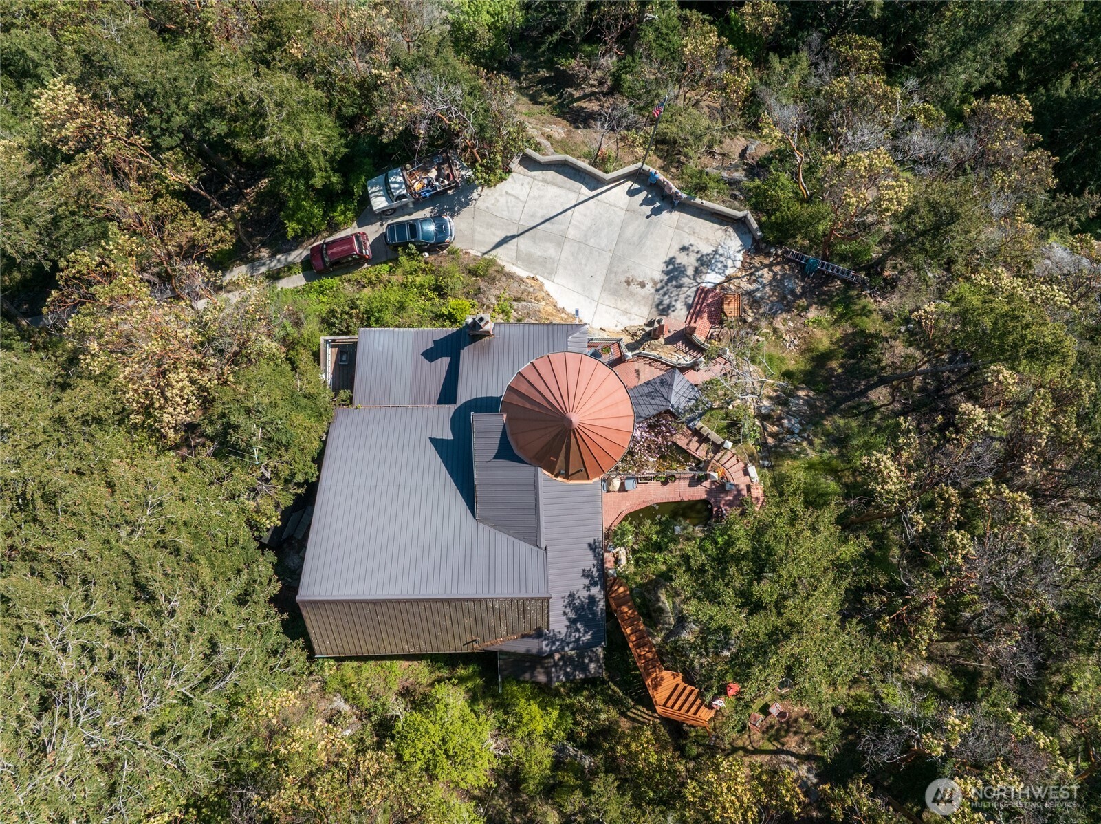main property photo 32