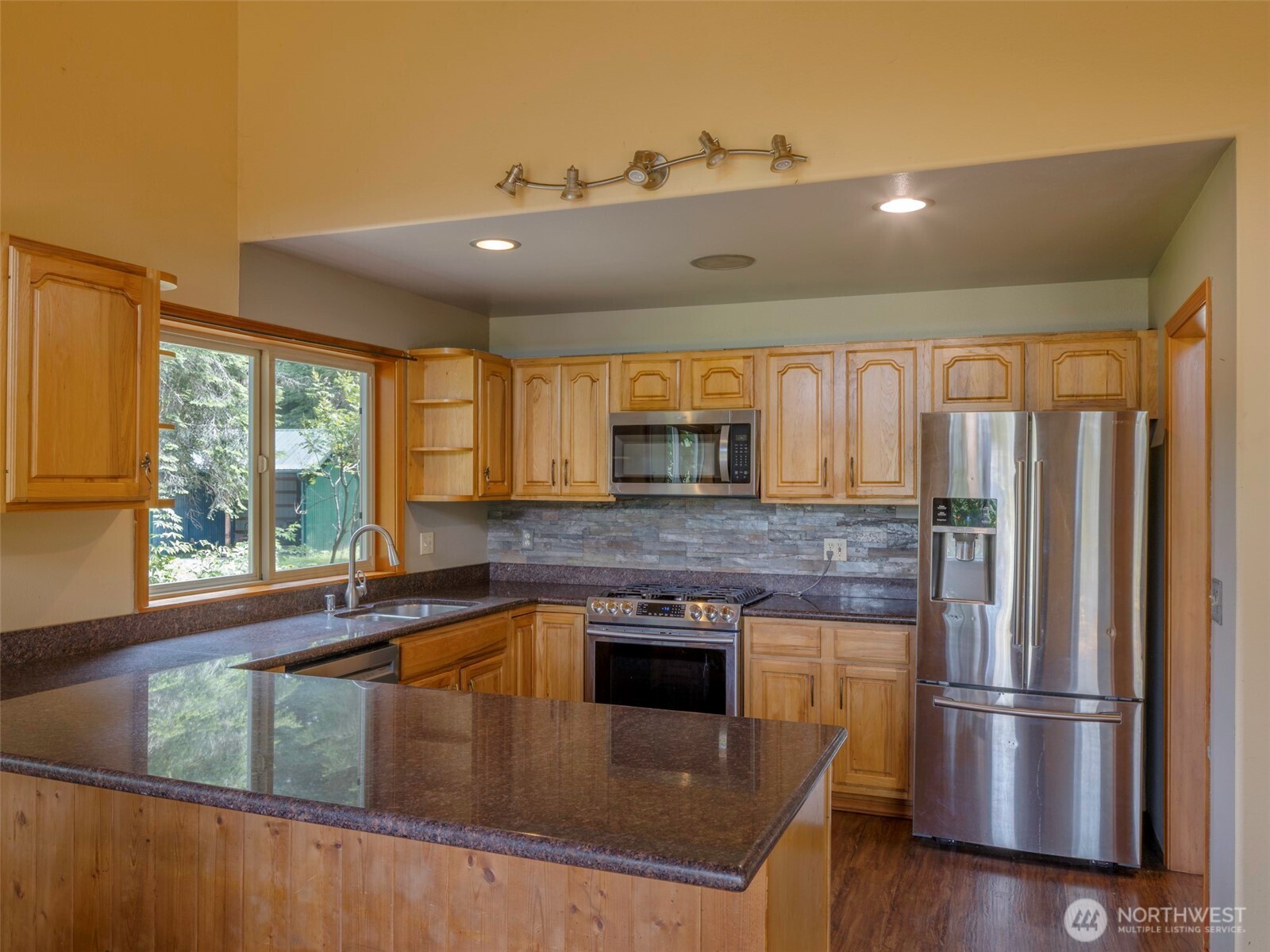main property photo 25