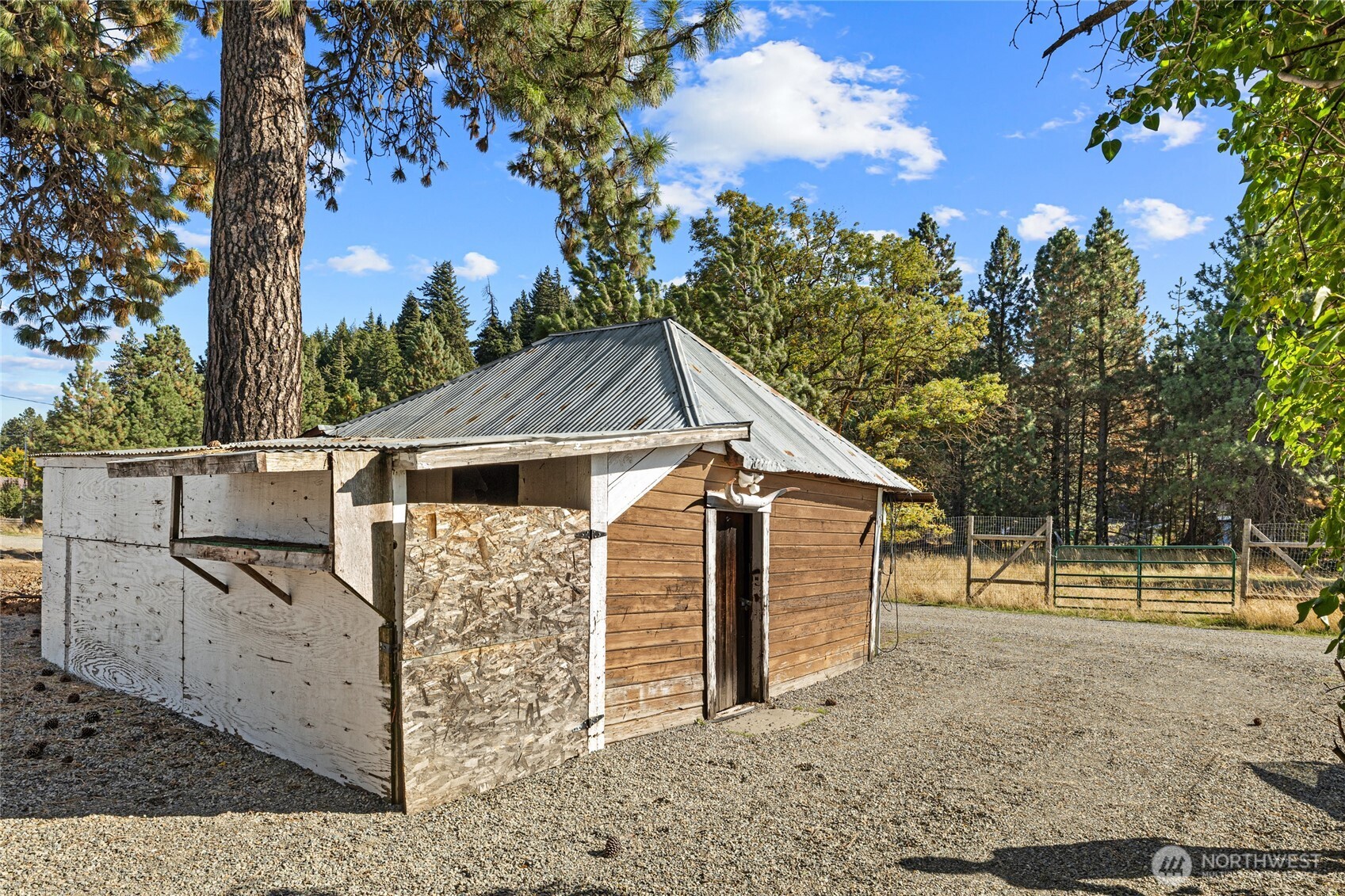 main property photo 16