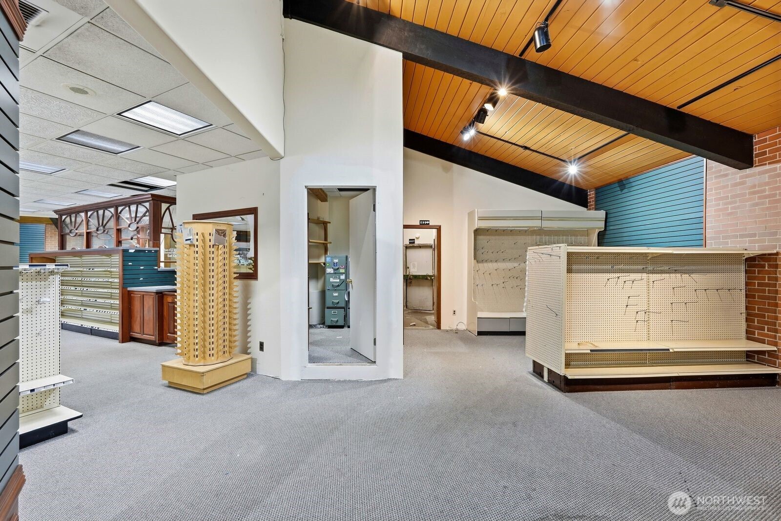 main property photo 20