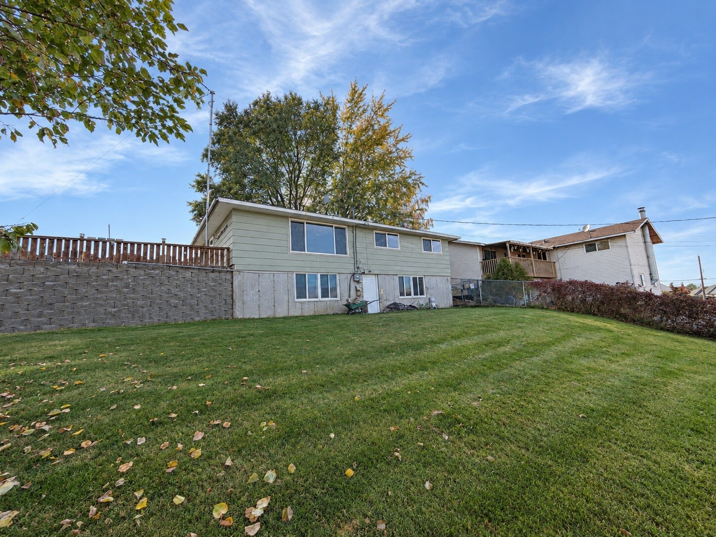 main property photo 28