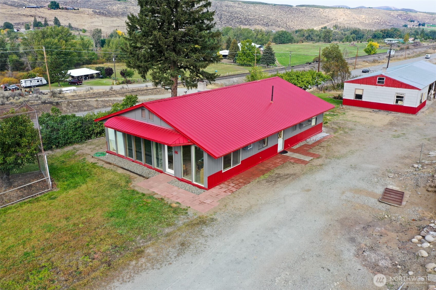 main property photo 29