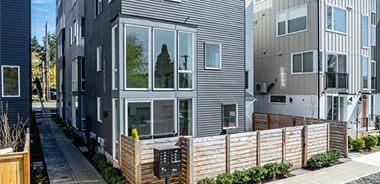 image of property with 3 Bed | 1 Bath | 1,370 Sqft