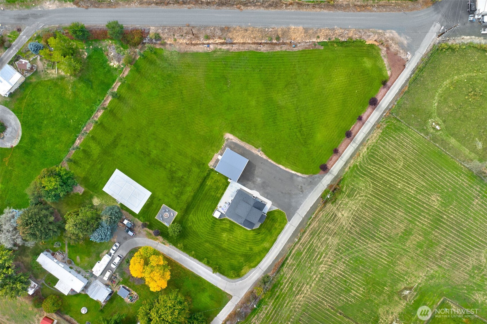 main property photo 23