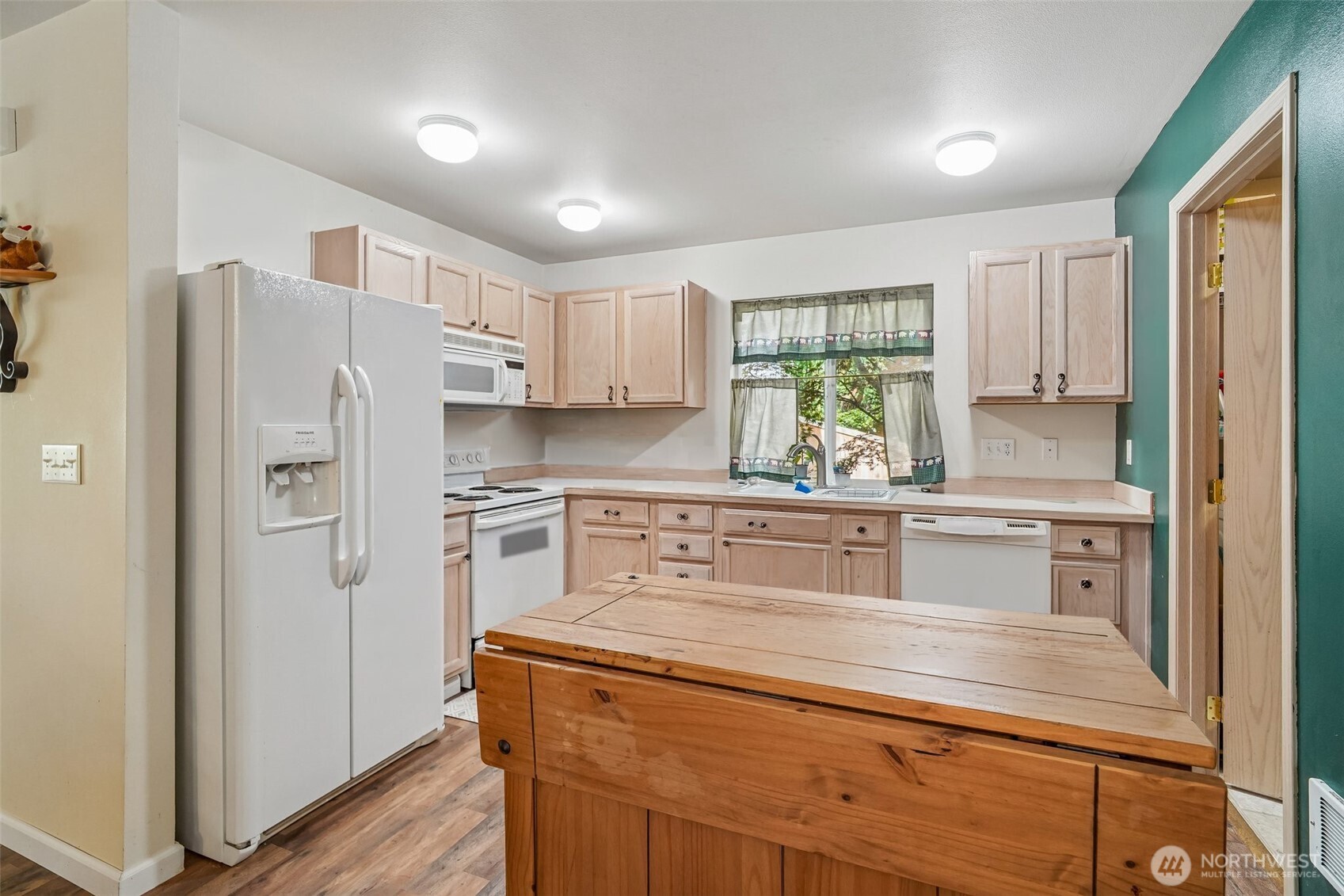 main property photo 14