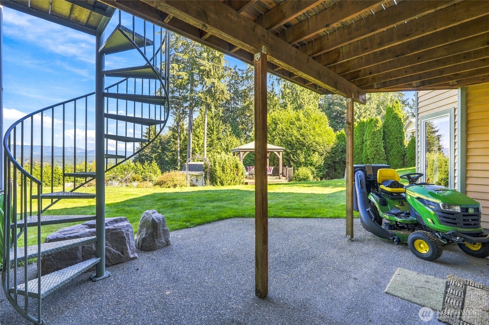 main property photo 32