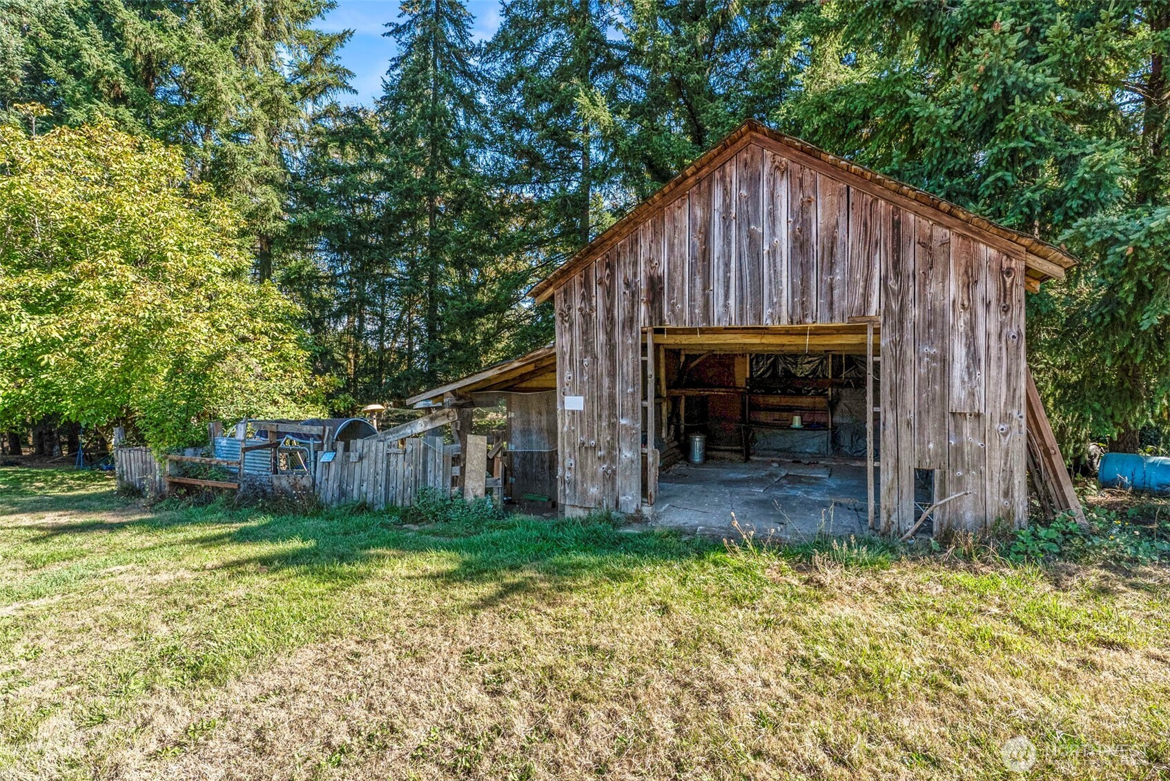 main property photo 32