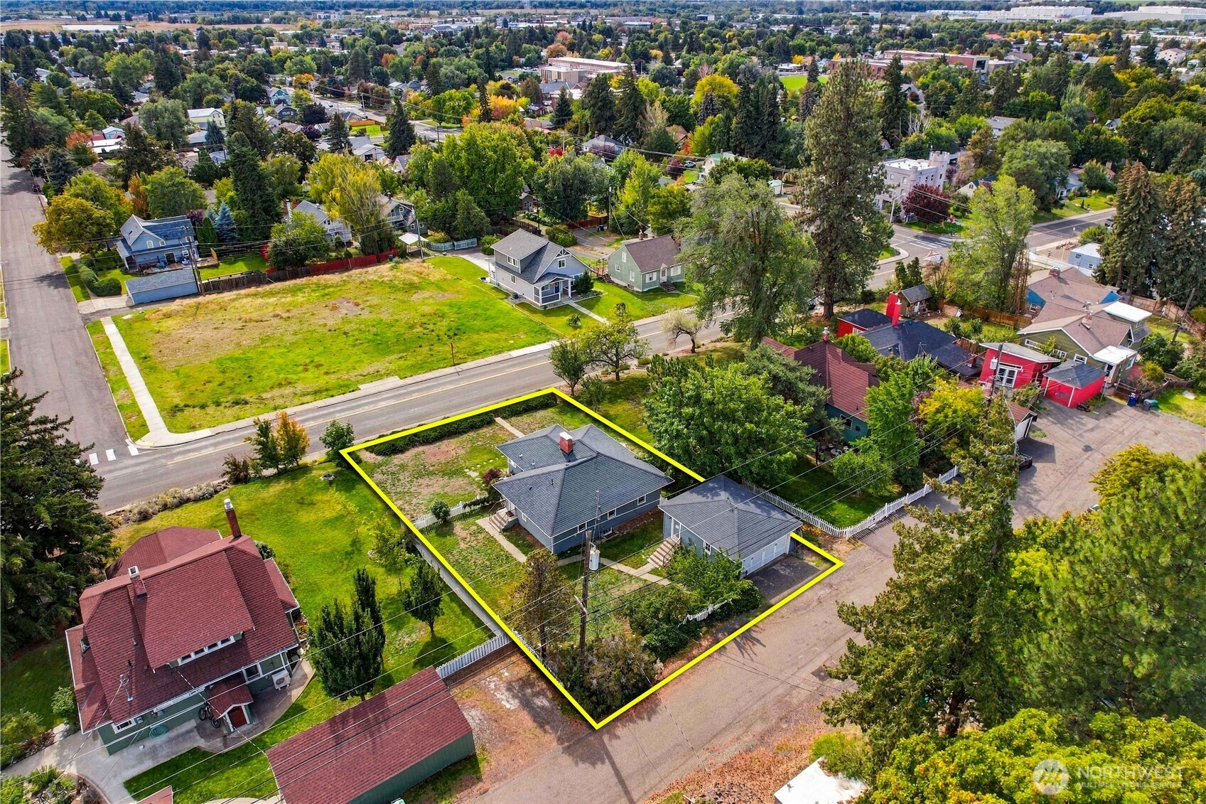 main property photo 32