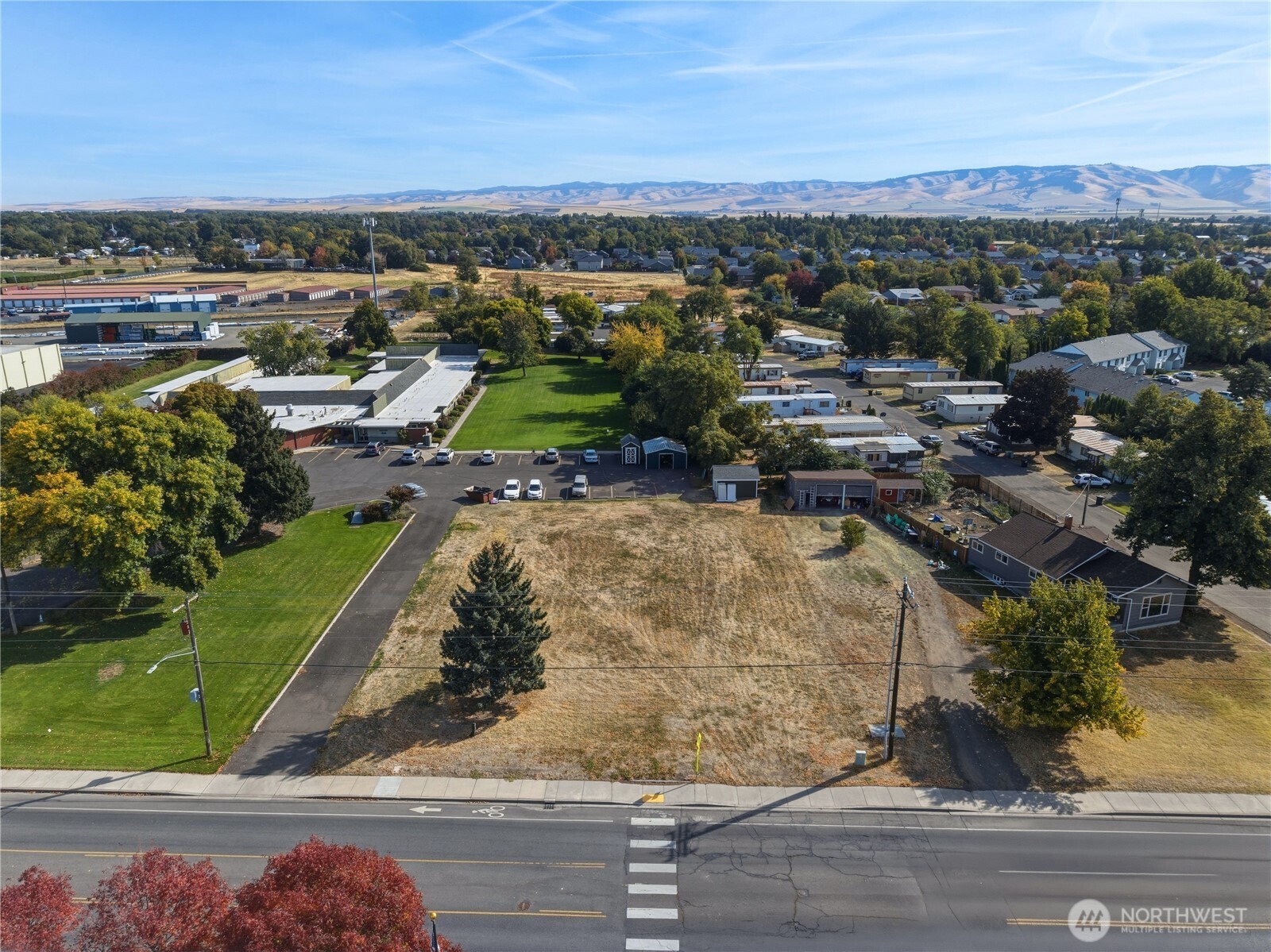 main property photo 13
