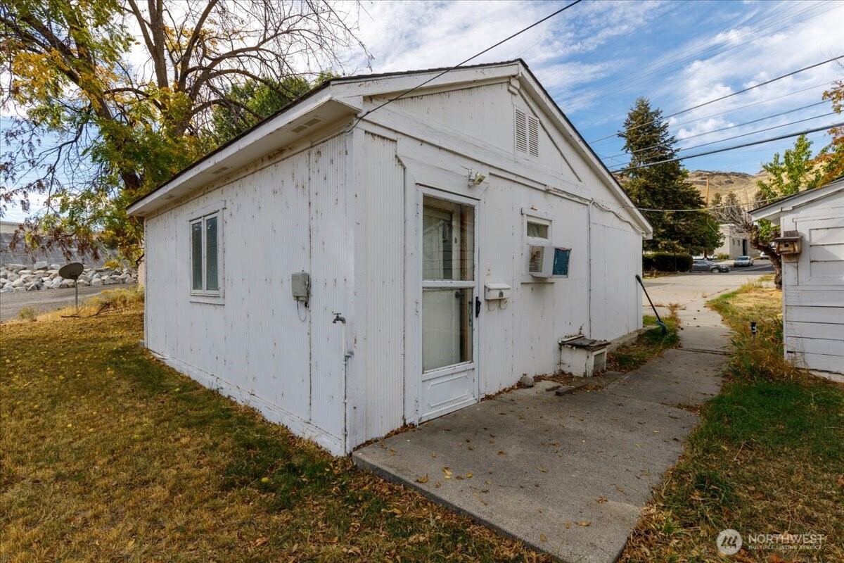 main property photo 23