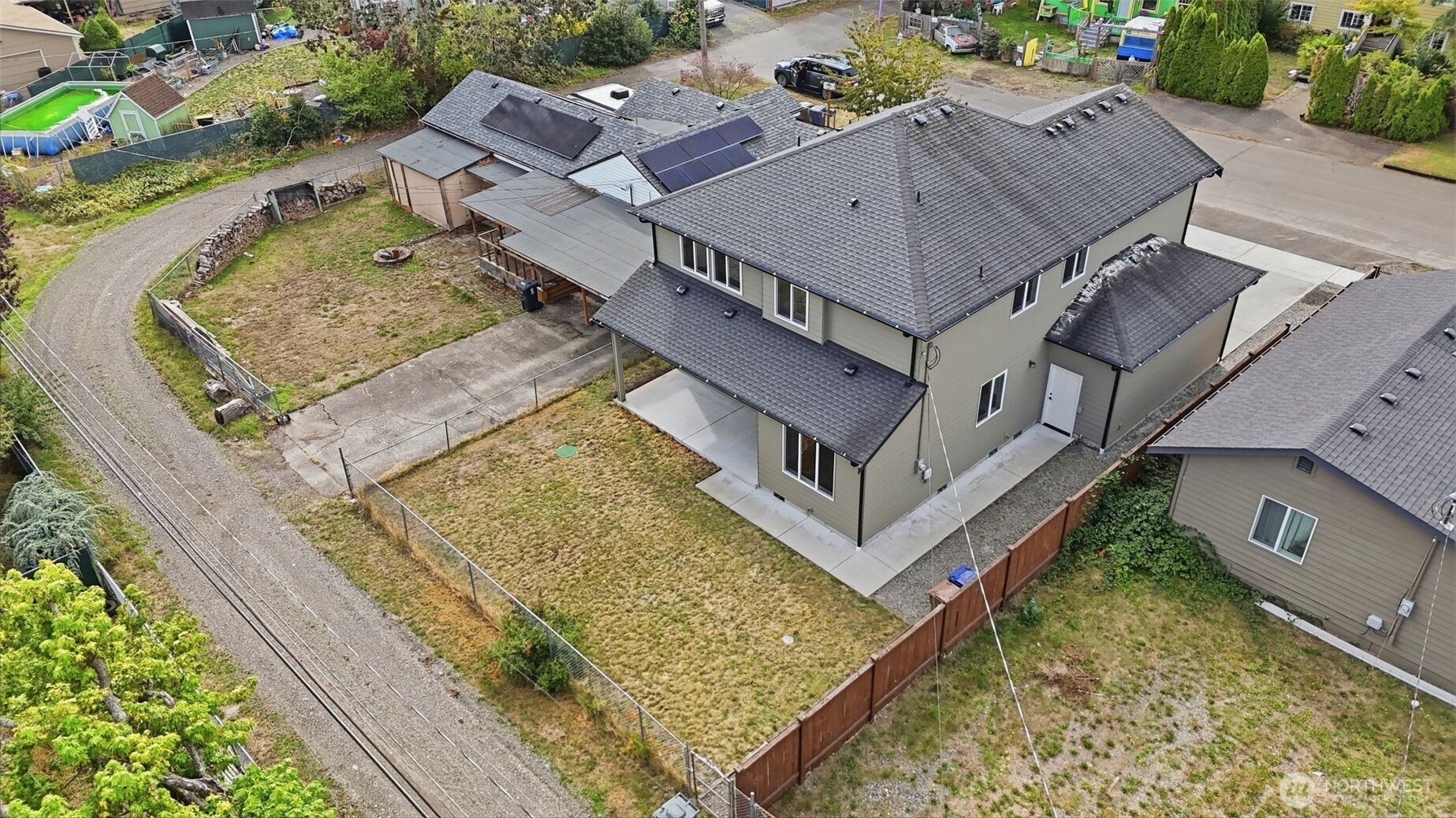 main property photo 33