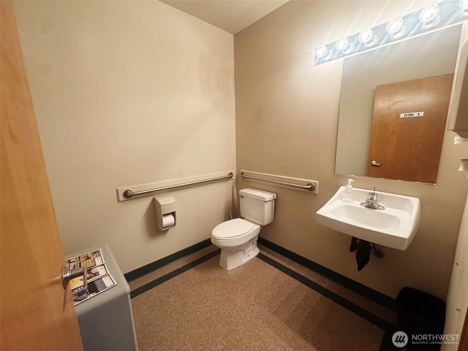 main property photo 9