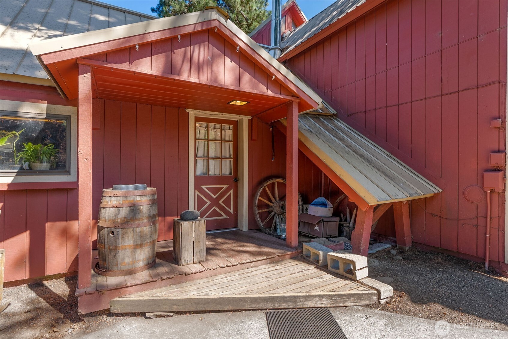 main property photo 6