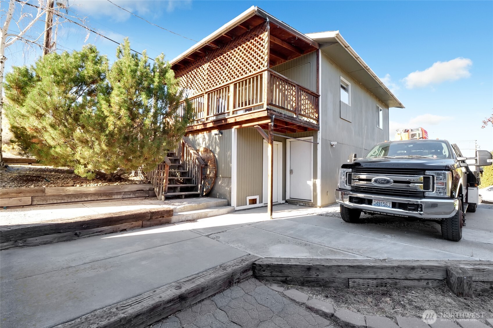 main property photo 34