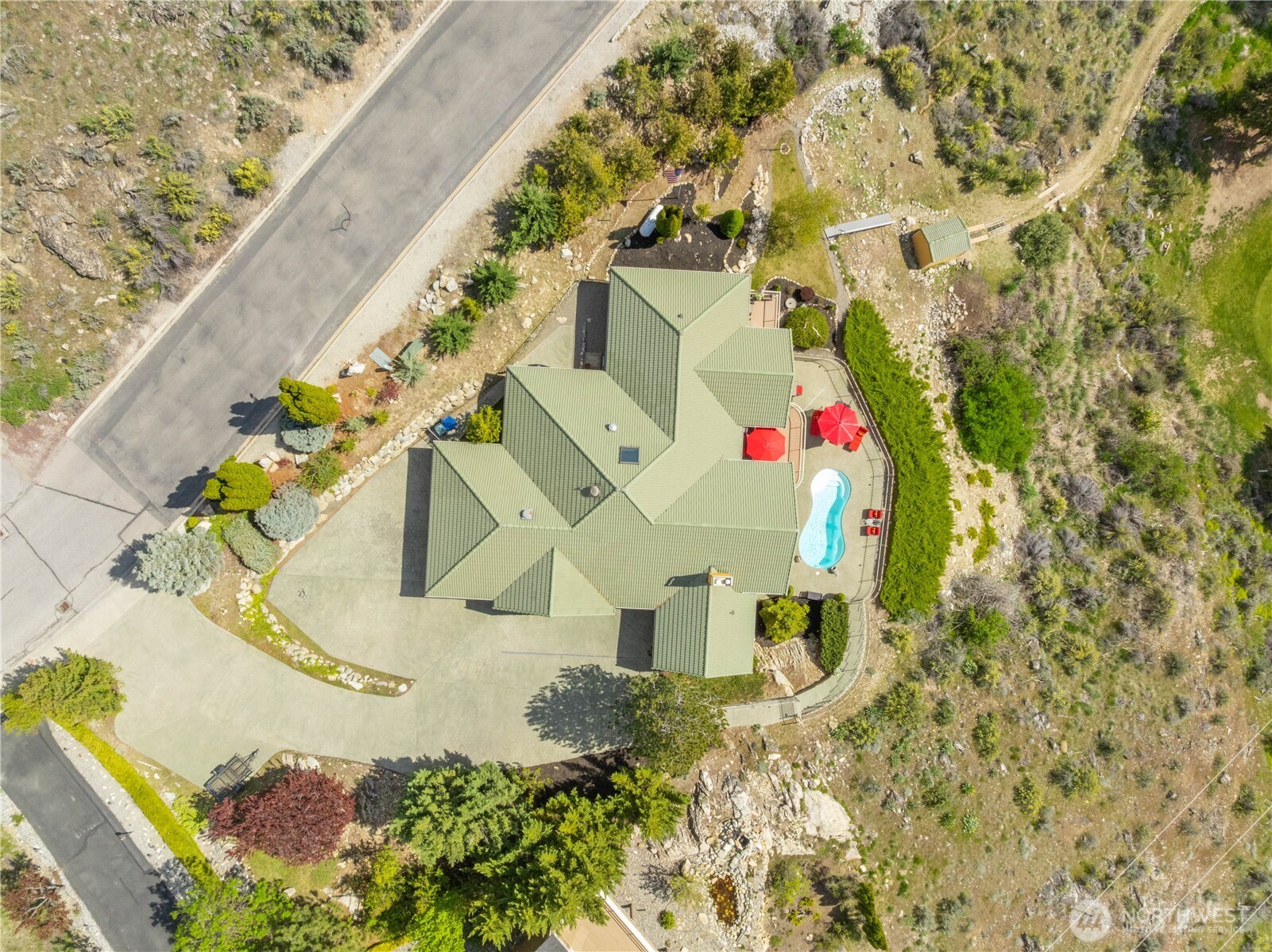 main property photo 35