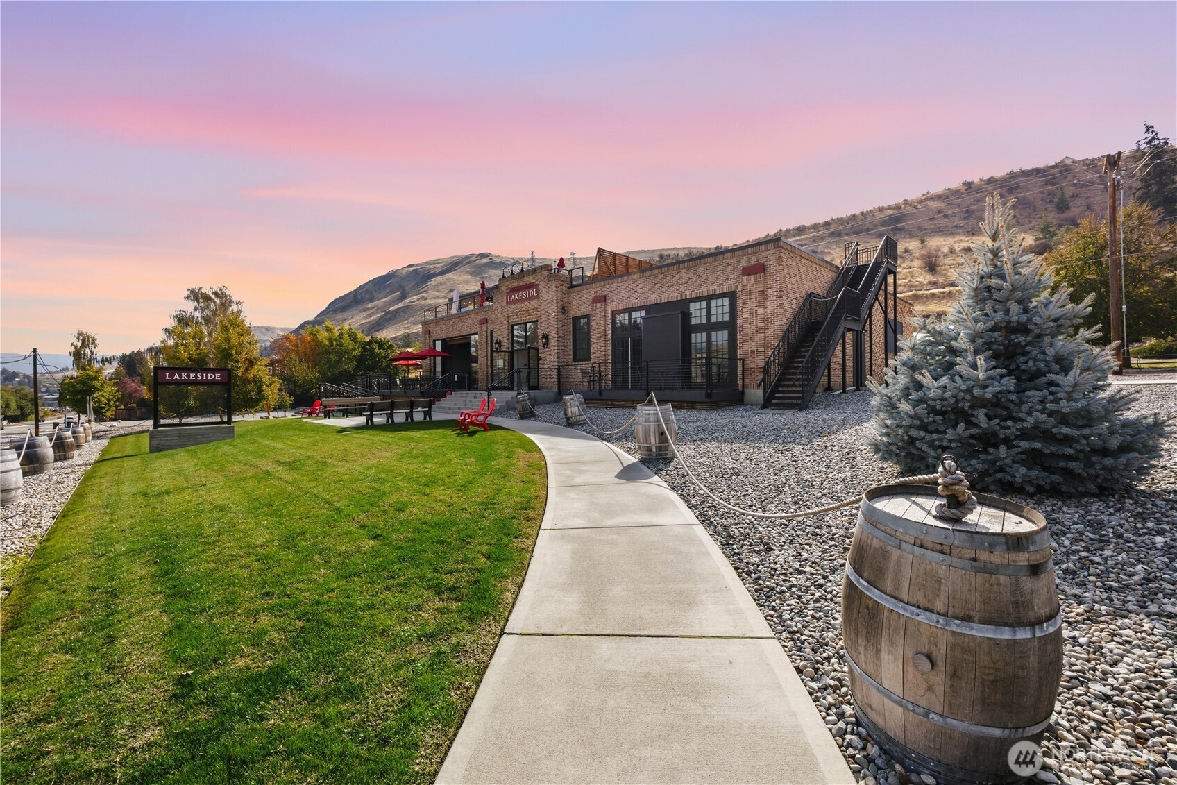 main property photo 30