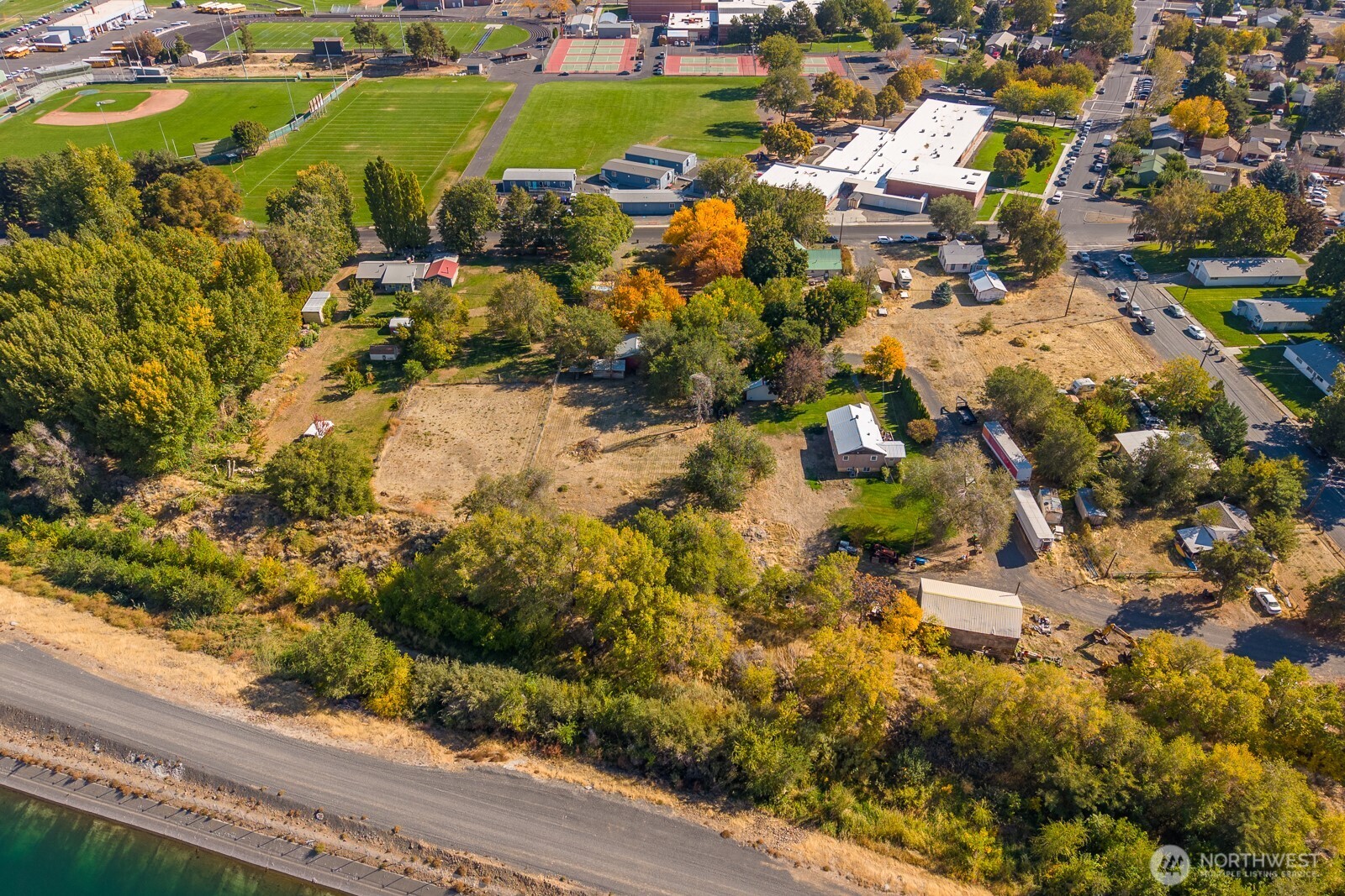 main property photo 30