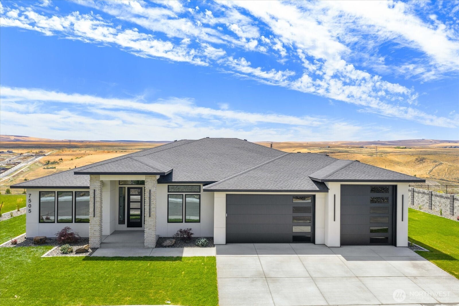 main property photo 0