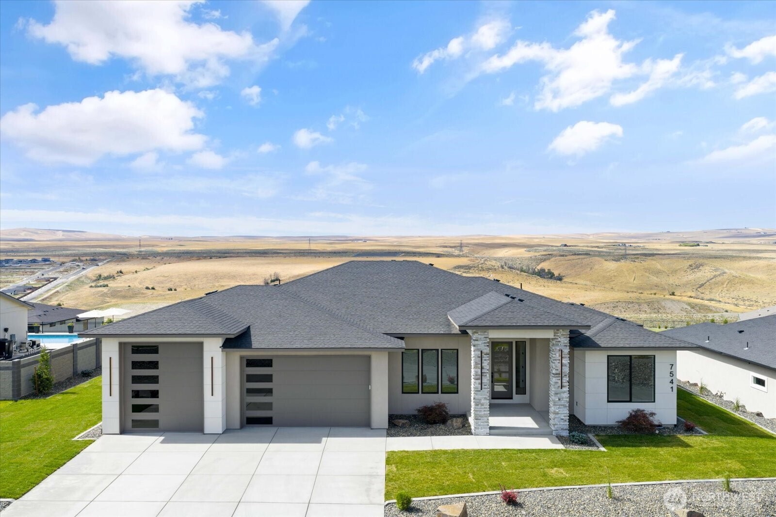 main property photo 0