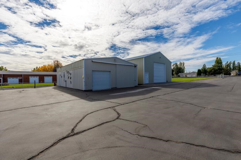 main property photo 30