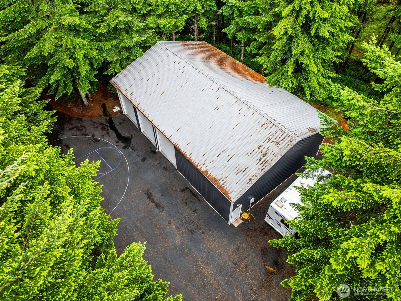 main property photo 32