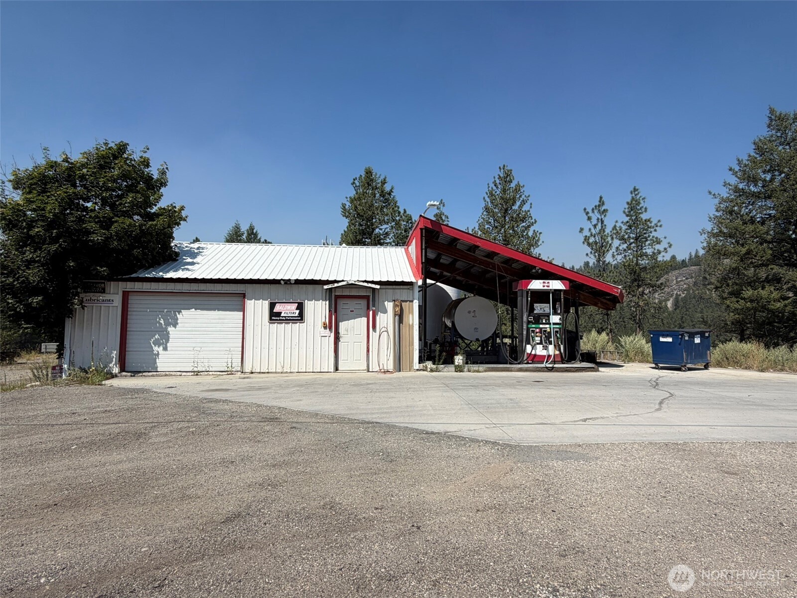 main property photo 32