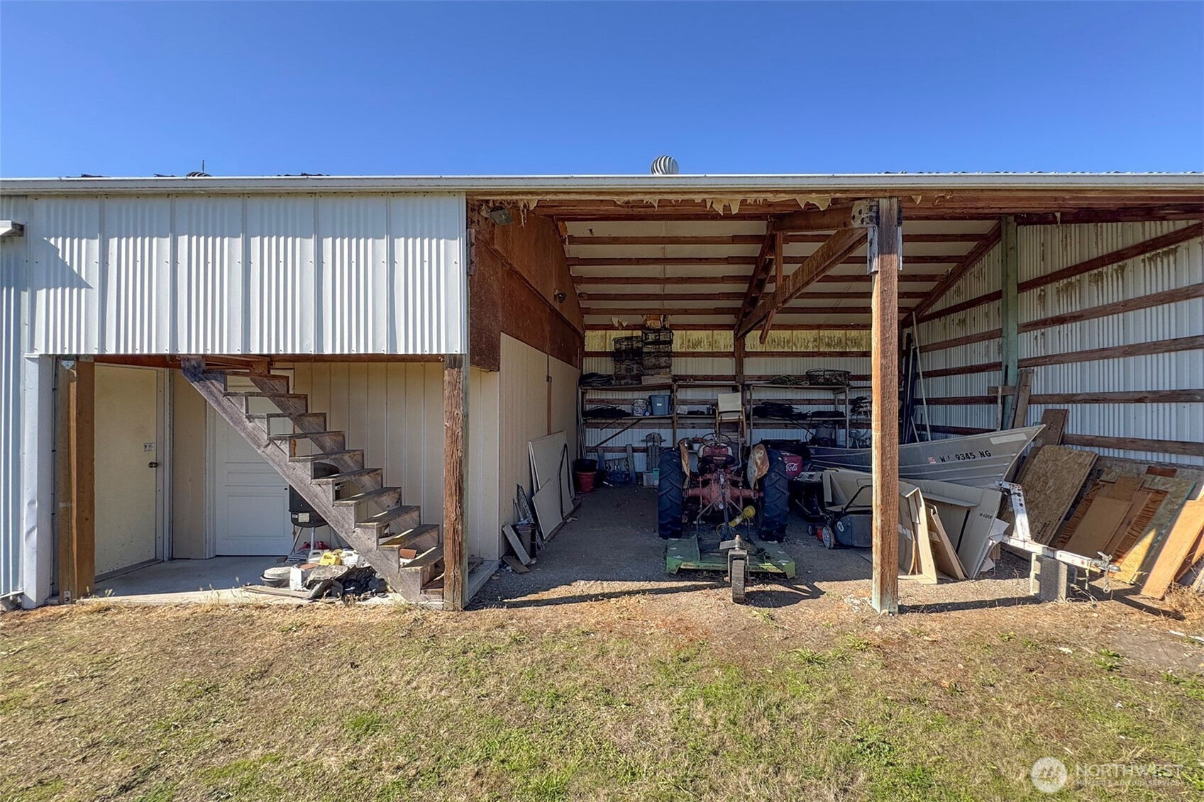 main property photo 9