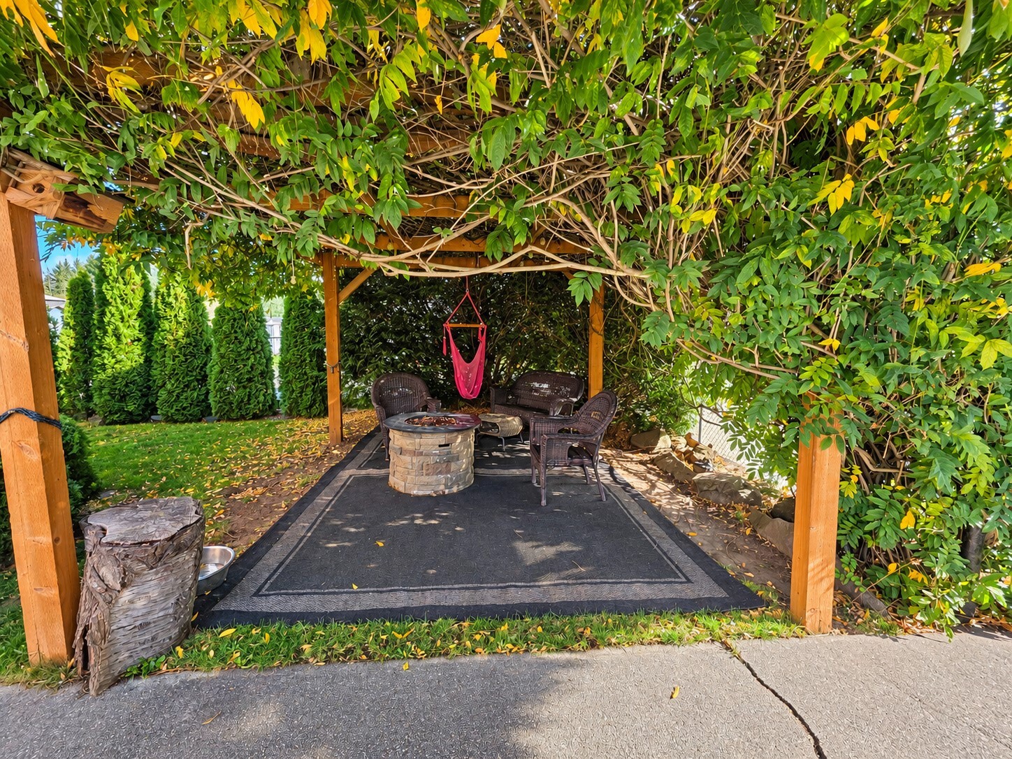 main property photo 28