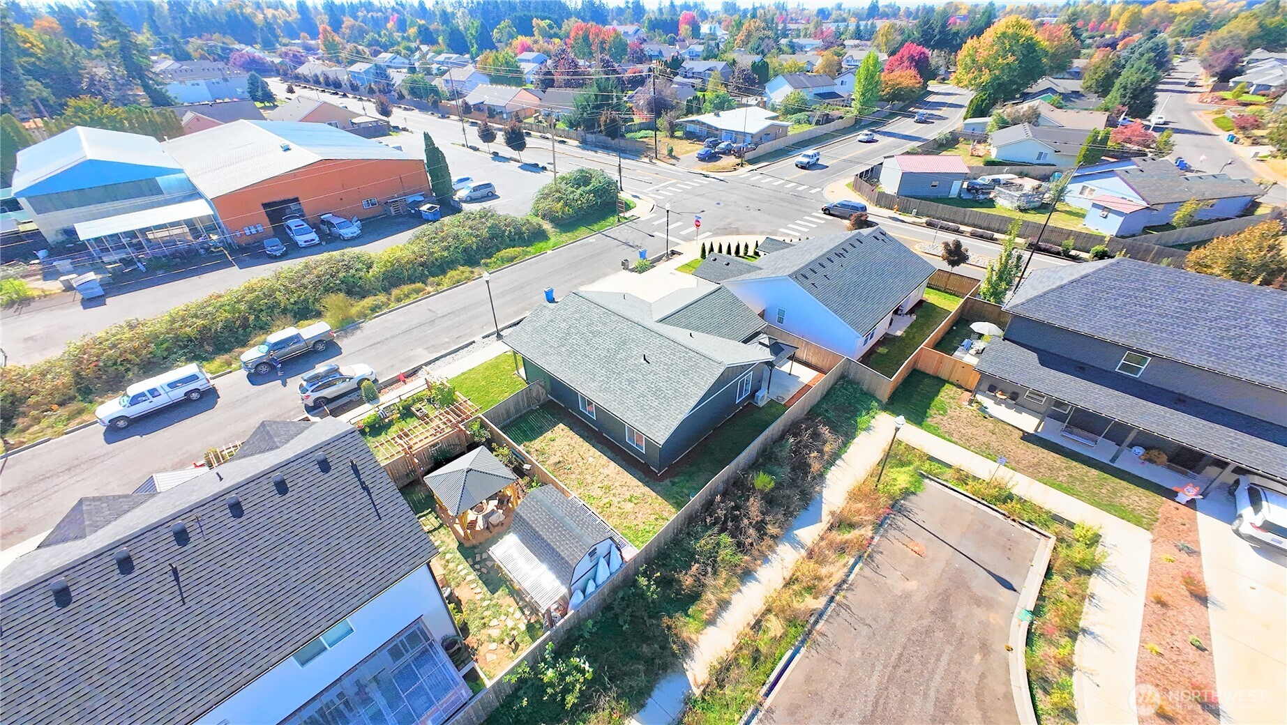 main property photo 36