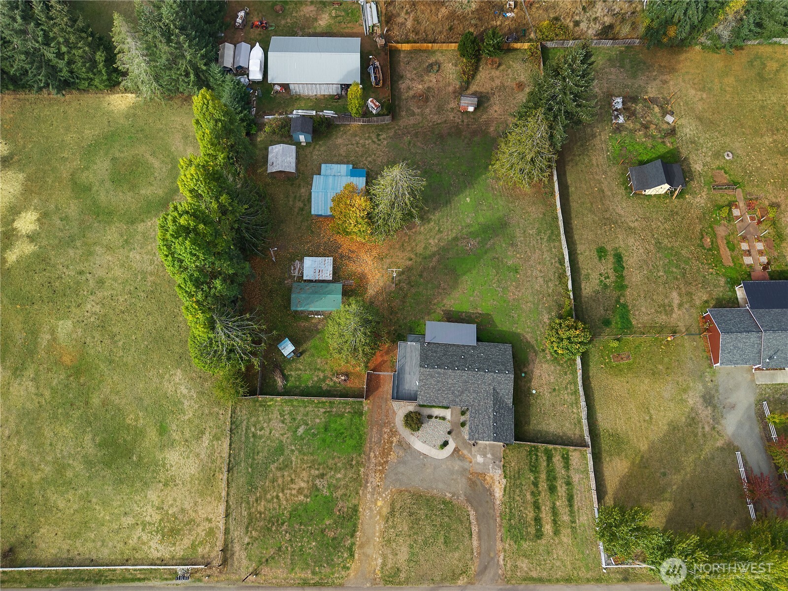 main property photo 30