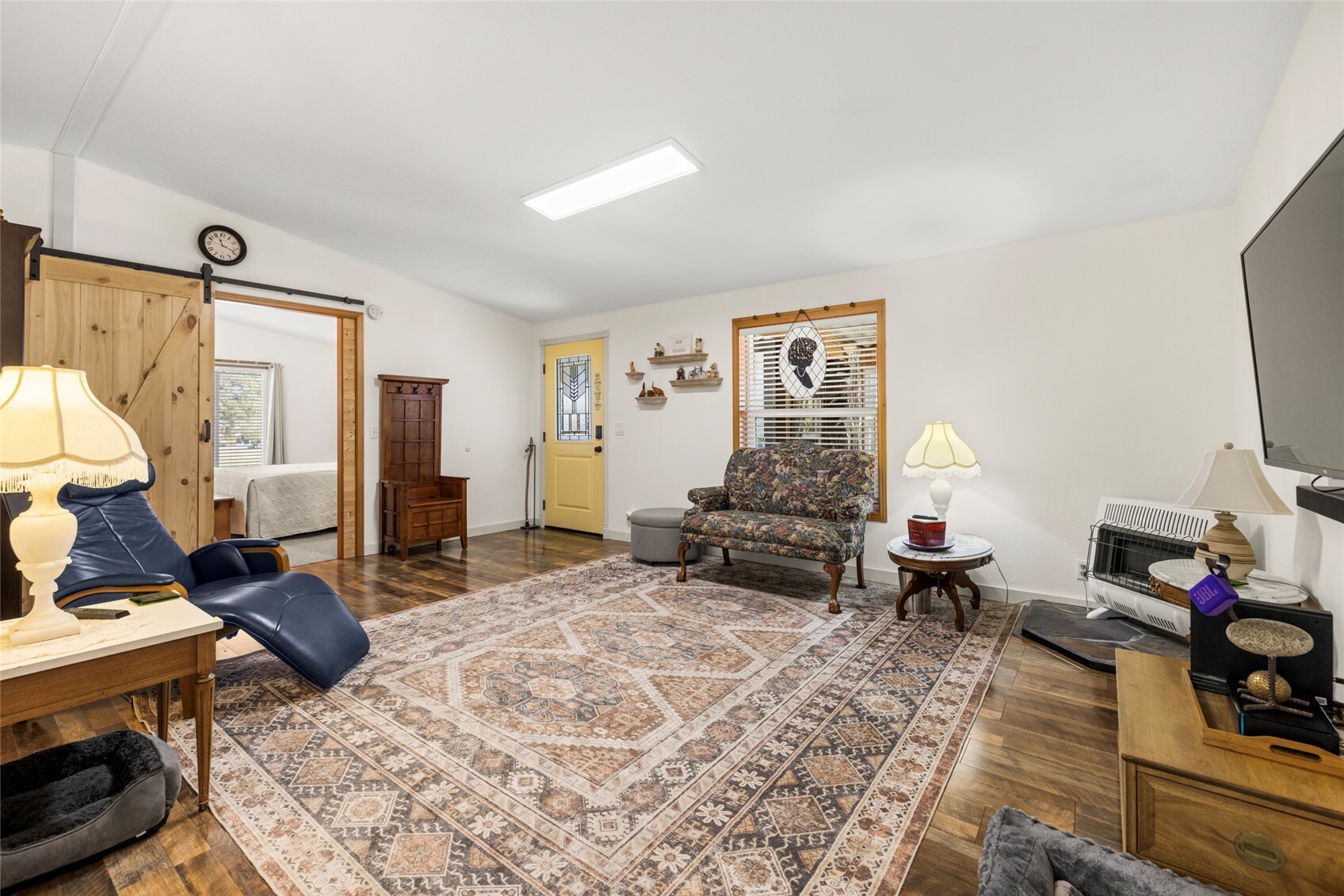 main property photo 5