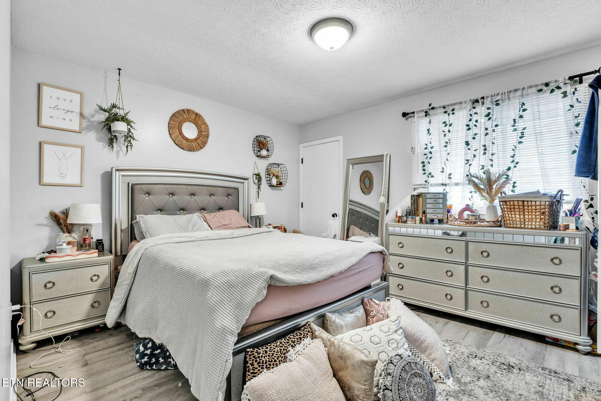 property viewer photo 15