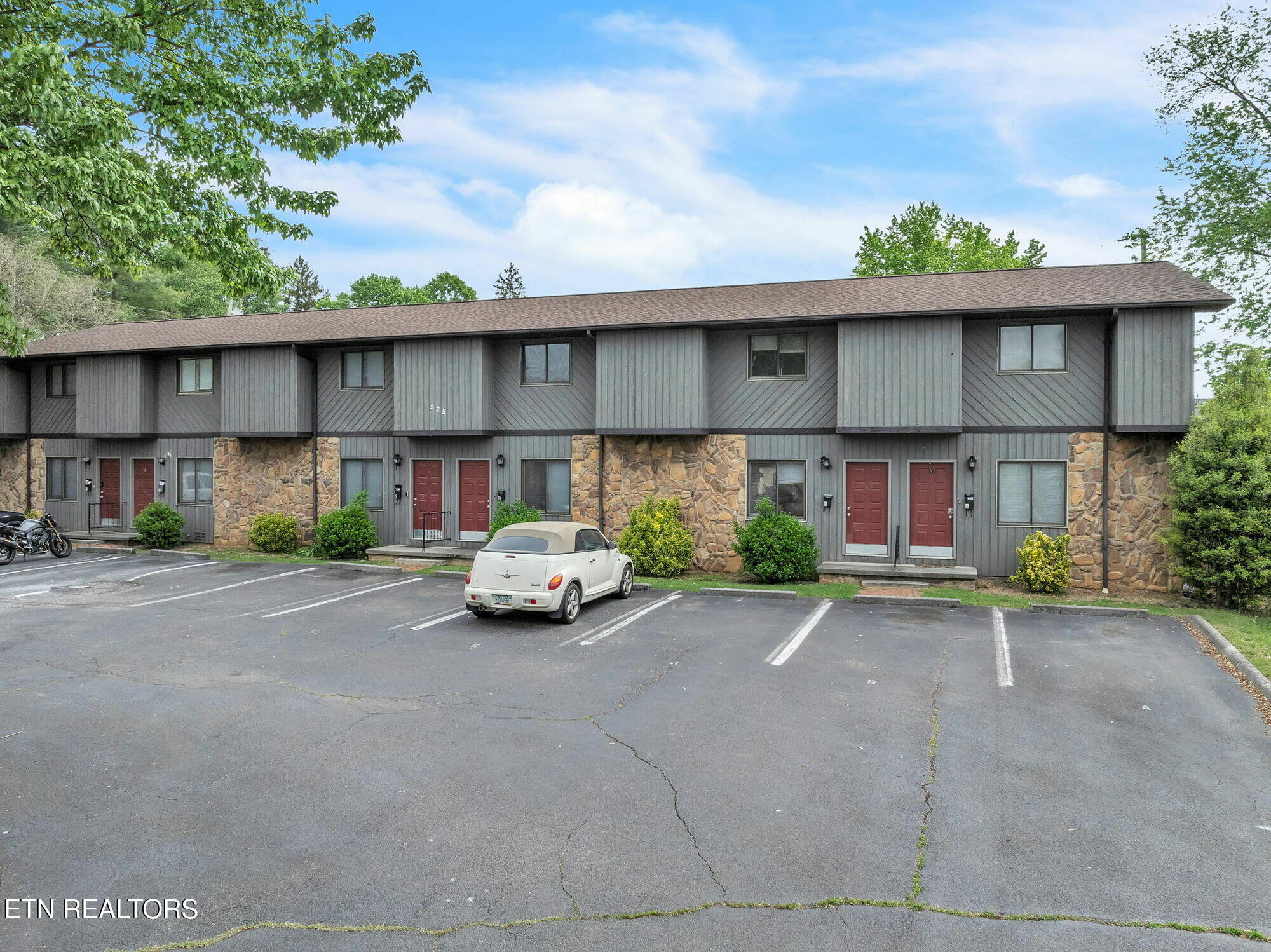 property viewer photo 2