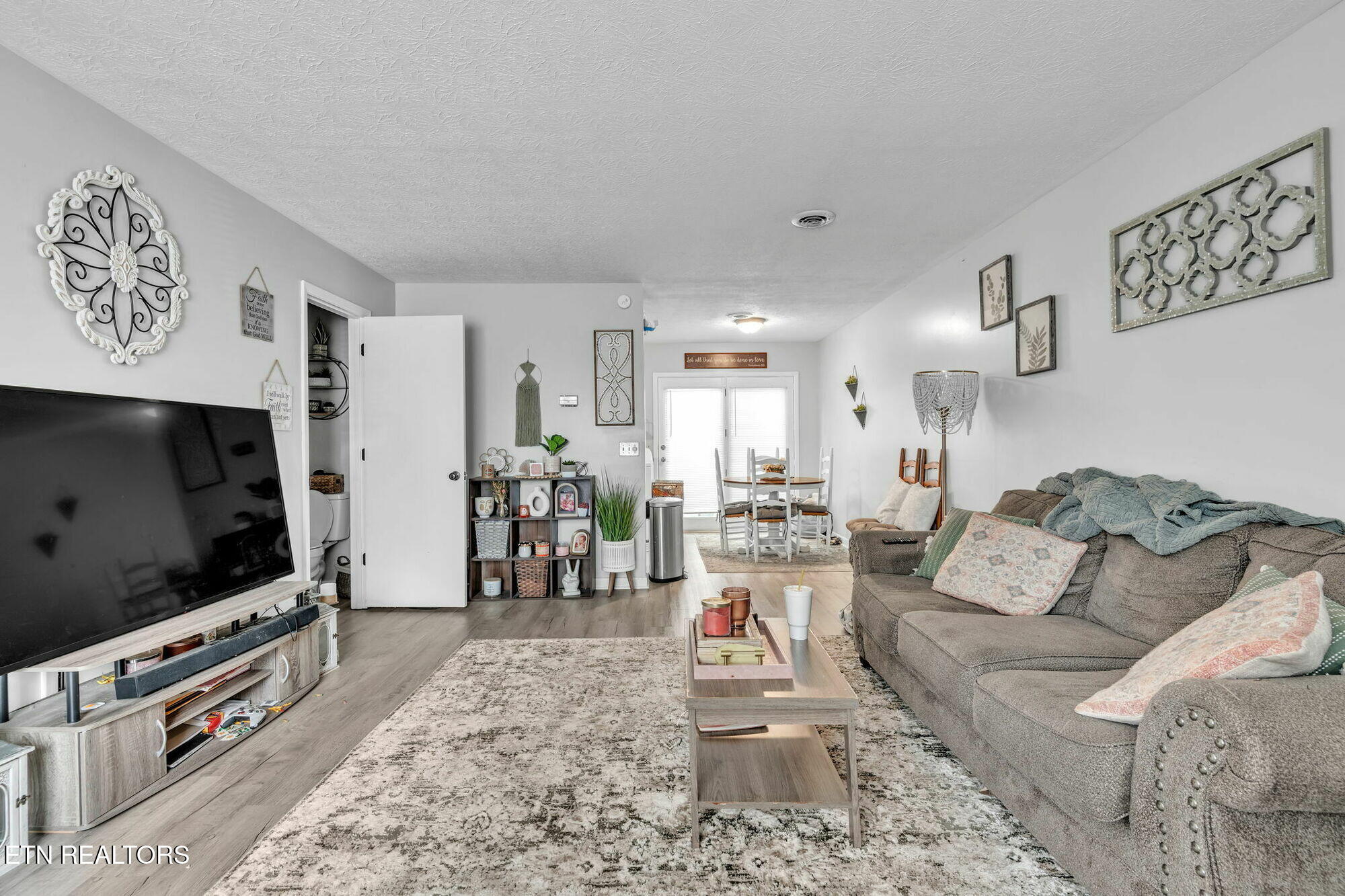 property viewer photo 9