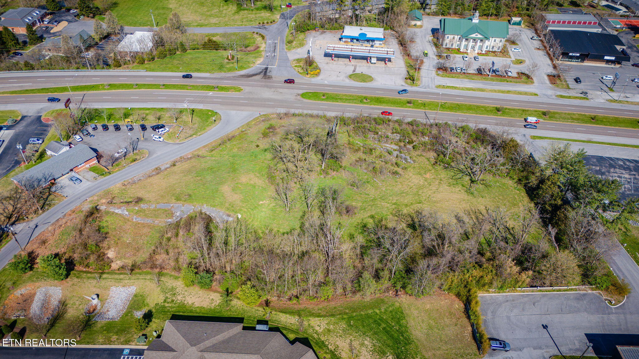 main property photo 13