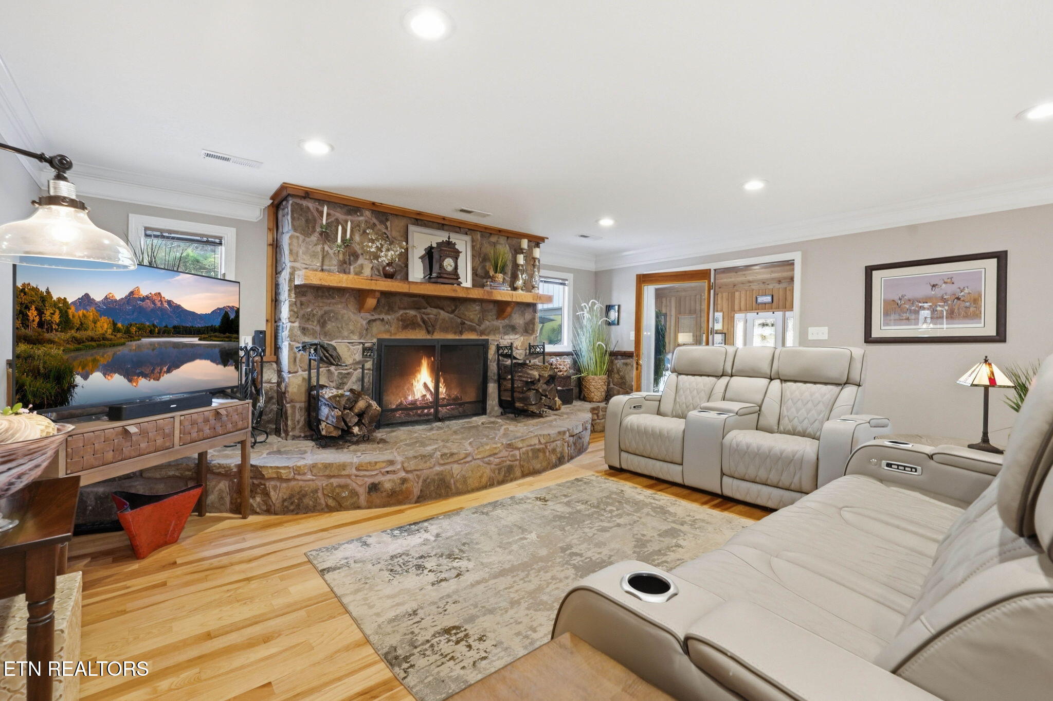 main property photo 14