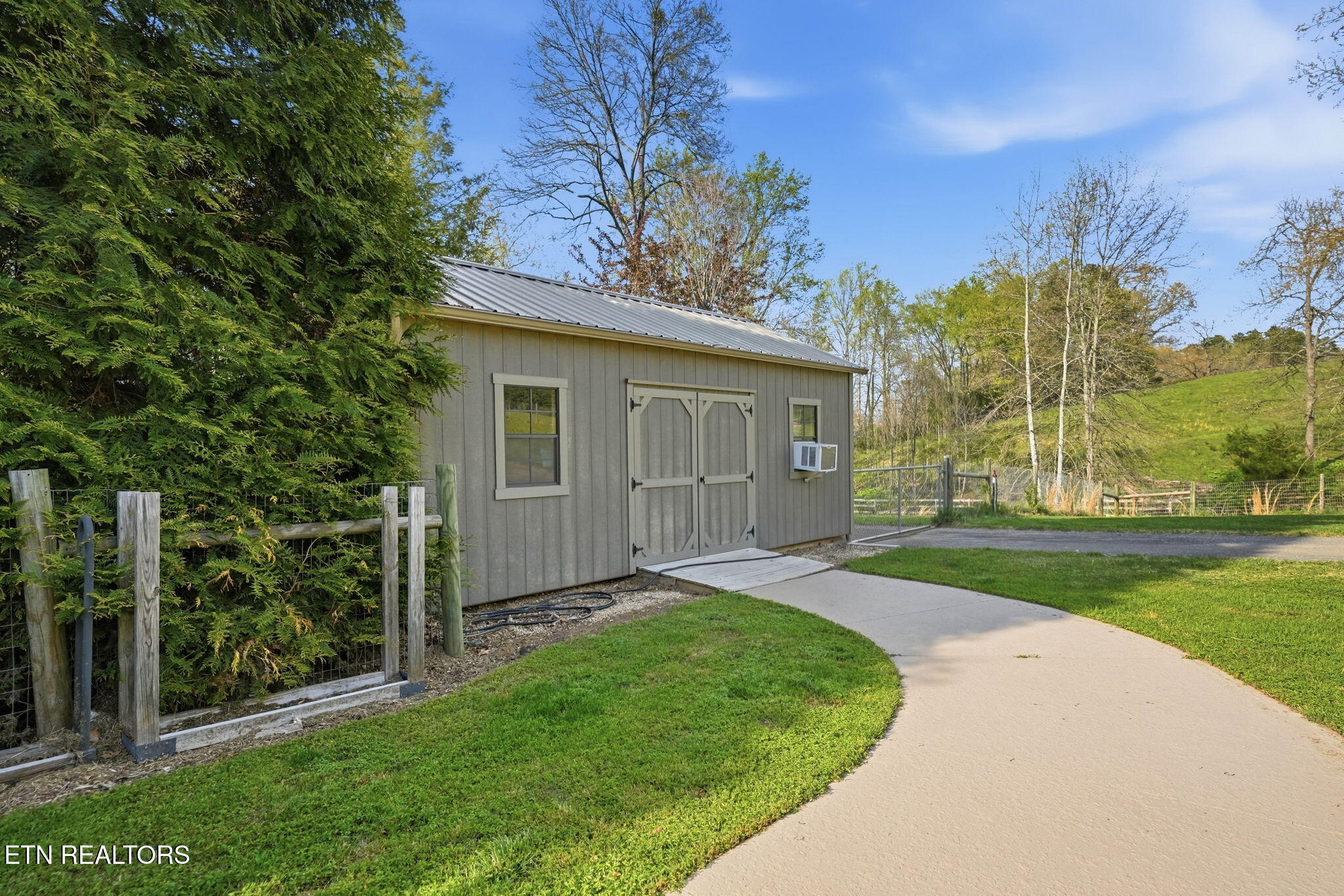 main property photo 33