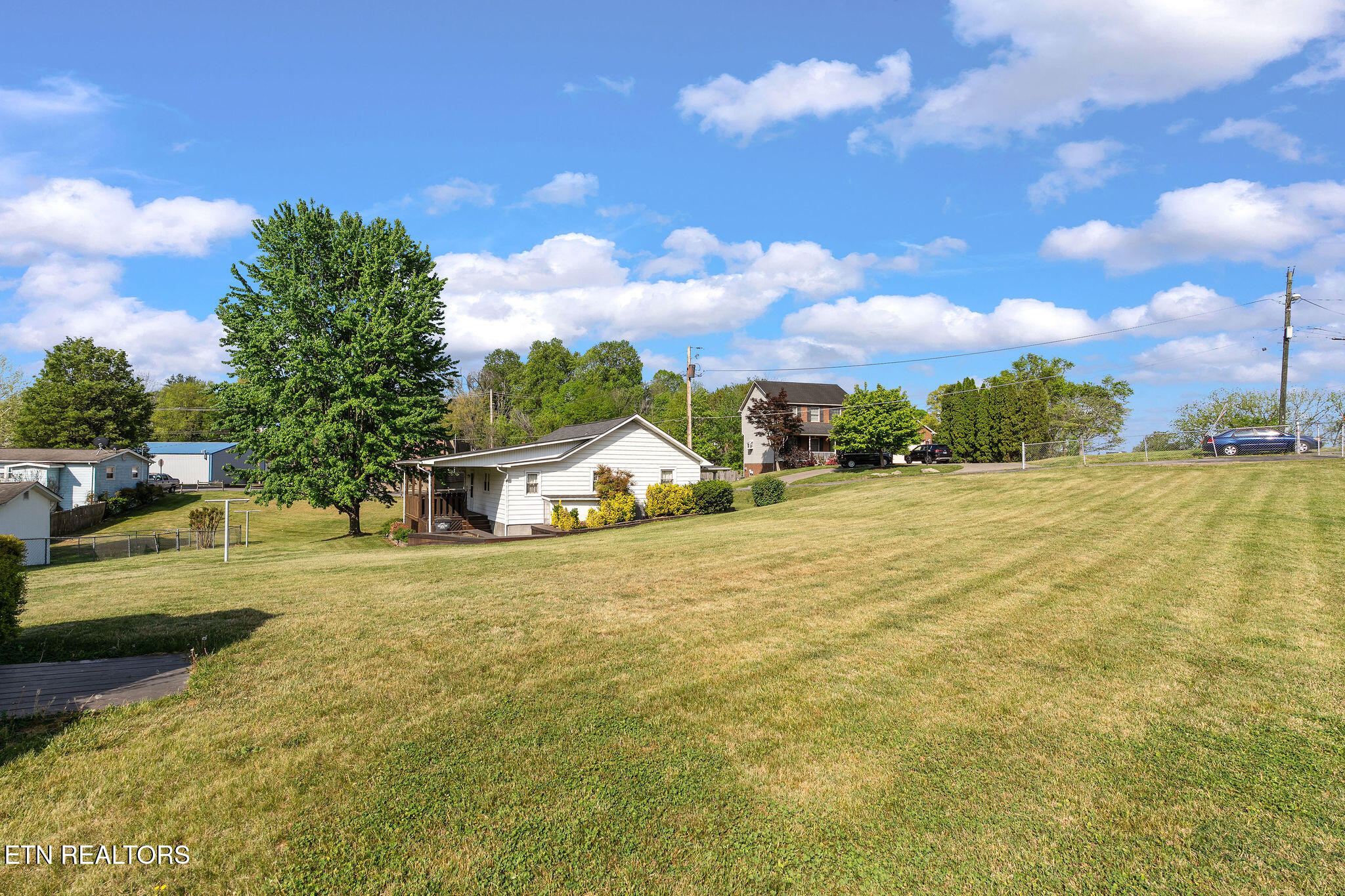 main property photo 40