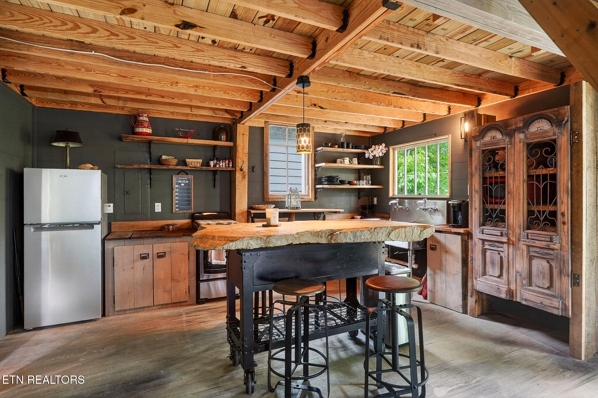 main property photo 8