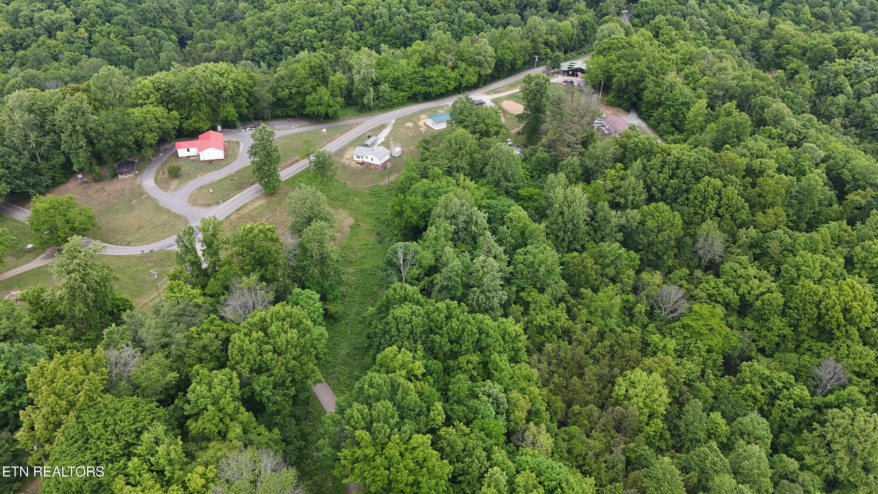 main property photo 28