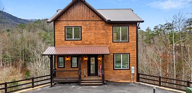 image of property with 6 Bed | 7 Bath | 3,964 Sqft